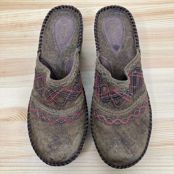 Clarks Artisan Mules Clogs Shoes Y2K Women 7M Brown Leather Embroidered Comfort - Picture 8 of 9